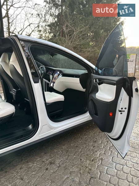 Внедорожник / Кроссовер Tesla Model X 2019 в Львове