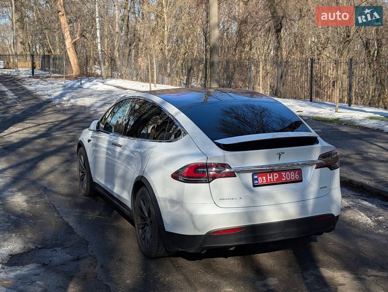 Позашляховик / Кросовер Tesla Model X 2017 в Києві