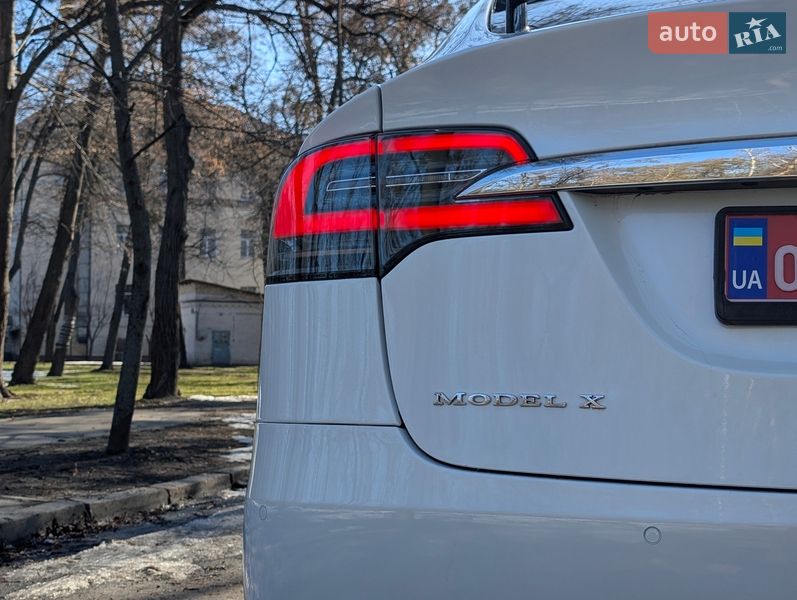 Позашляховик / Кросовер Tesla Model X 2017 в Києві