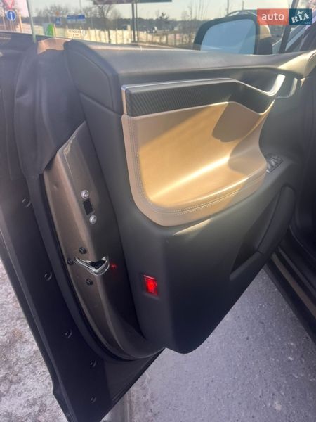 Позашляховик / Кросовер Tesla Model X 2016 в Бродах