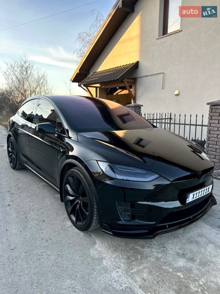 Позашляховик / Кросовер Tesla Model X 2018 в Івано-Франківську