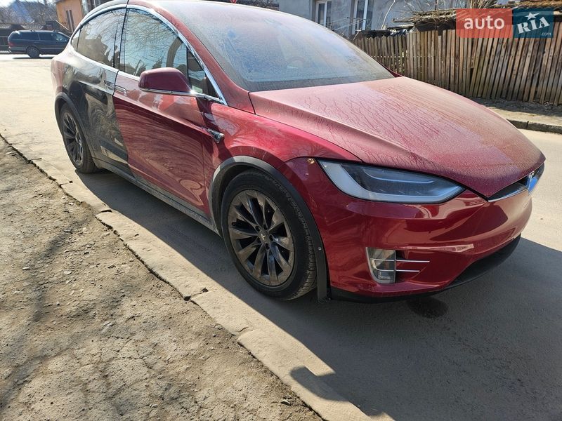 Позашляховик / Кросовер Tesla Model X 2016 в Львові
