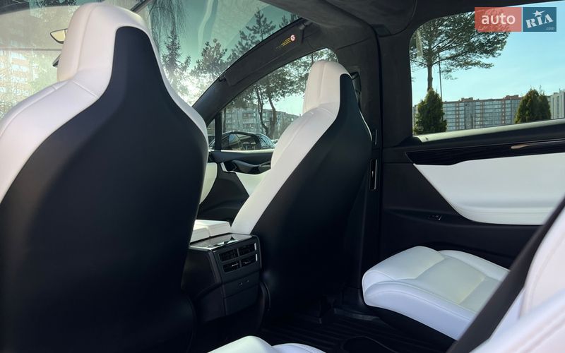 Позашляховик / Кросовер Tesla Model X 2019 в Львові