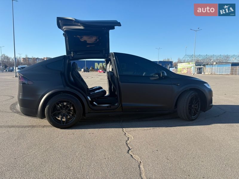 Позашляховик / Кросовер Tesla Model X 2017 в Дніпрі