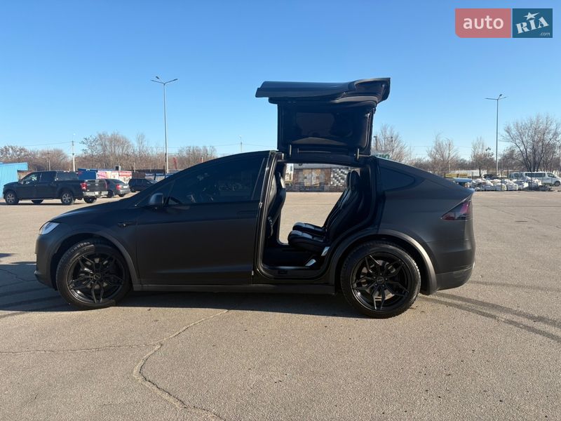 Позашляховик / Кросовер Tesla Model X 2017 в Дніпрі