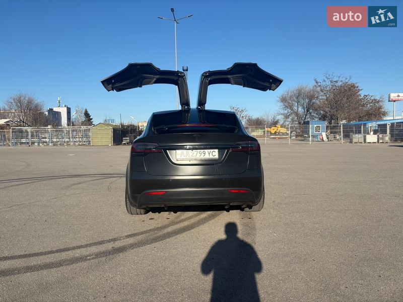 Позашляховик / Кросовер Tesla Model X 2017 в Дніпрі