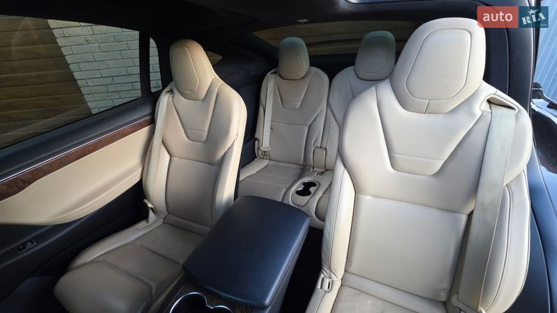 Позашляховик / Кросовер Tesla Model X 2017 в Кривому Розі