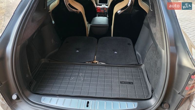 Позашляховик / Кросовер Tesla Model X 2017 в Кривому Розі