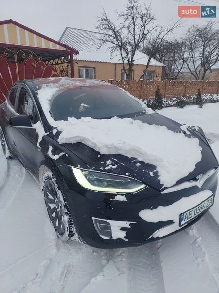 Внедорожник / Кроссовер Tesla Model X 2018 в Синельниково