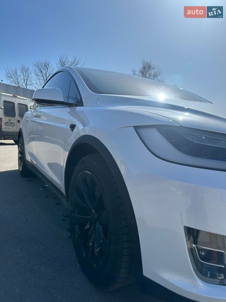 Внедорожник / Кроссовер Tesla Model X 2018 в Валках