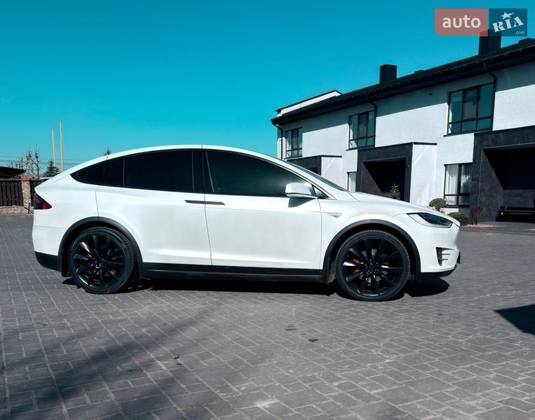 Позашляховик / Кросовер Tesla Model X 2016 в Рівному фото 12 Позашляховик / Кросовер Tesla Model X 2016 в Рівному