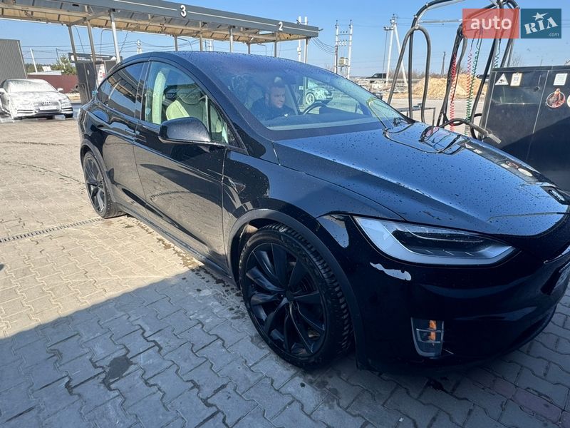 Позашляховик / Кросовер Tesla Model X 2018 в Львові
