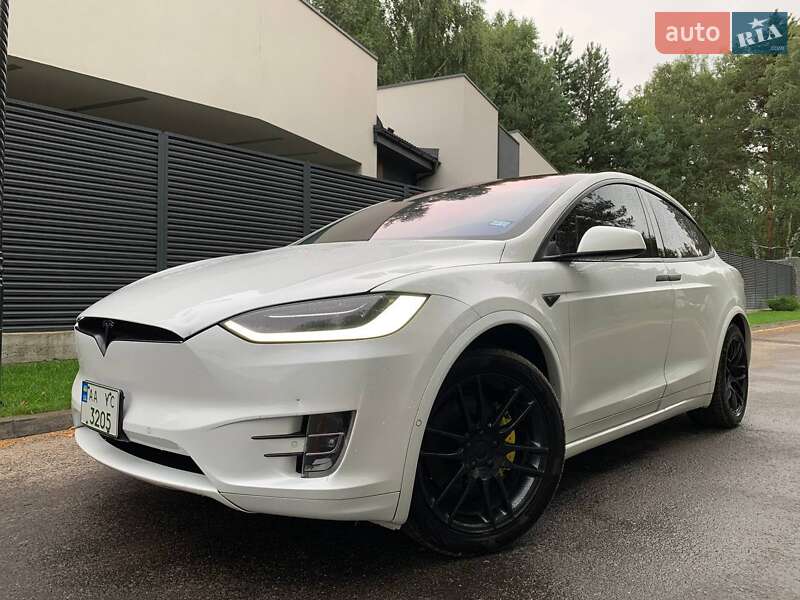 Позашляховик / Кросовер Tesla Model X 2016 в Києві