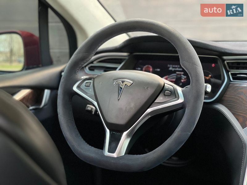 Внедорожник / Кроссовер Tesla Model X 2016 в Николаеве