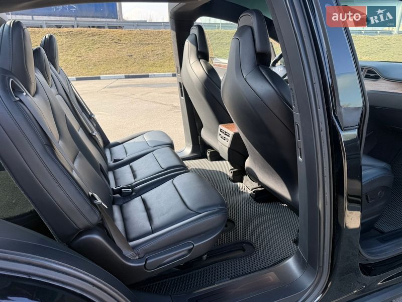 Позашляховик / Кросовер Tesla Model X 2019 в Києві