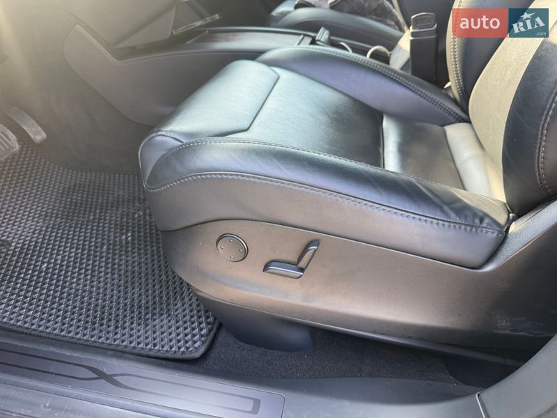 Позашляховик / Кросовер Tesla Model X 2019 в Києві