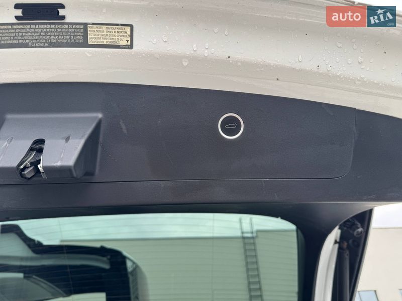 Позашляховик / Кросовер Tesla Model X 2016 в Луцьку