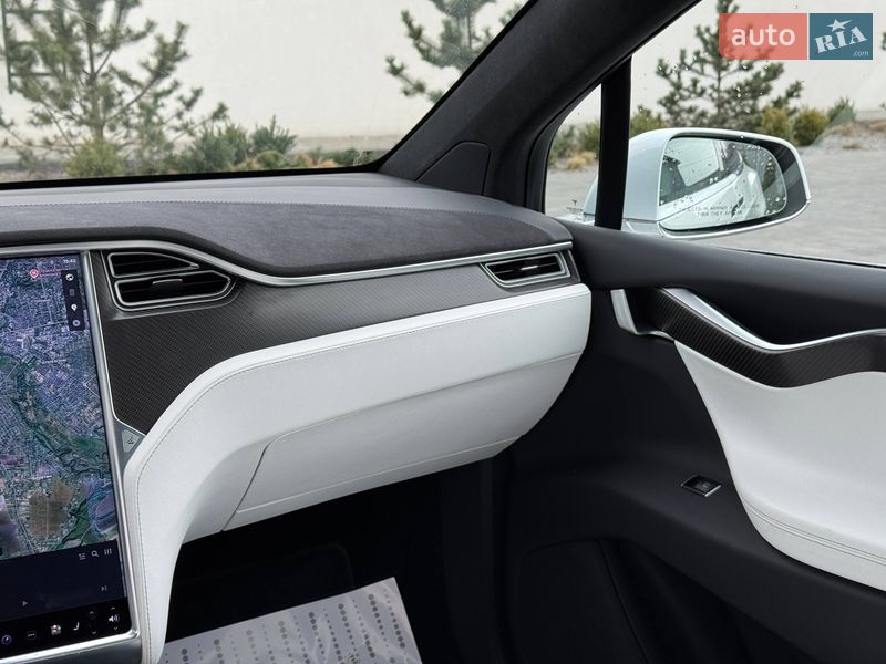 Позашляховик / Кросовер Tesla Model X 2016 в Луцьку