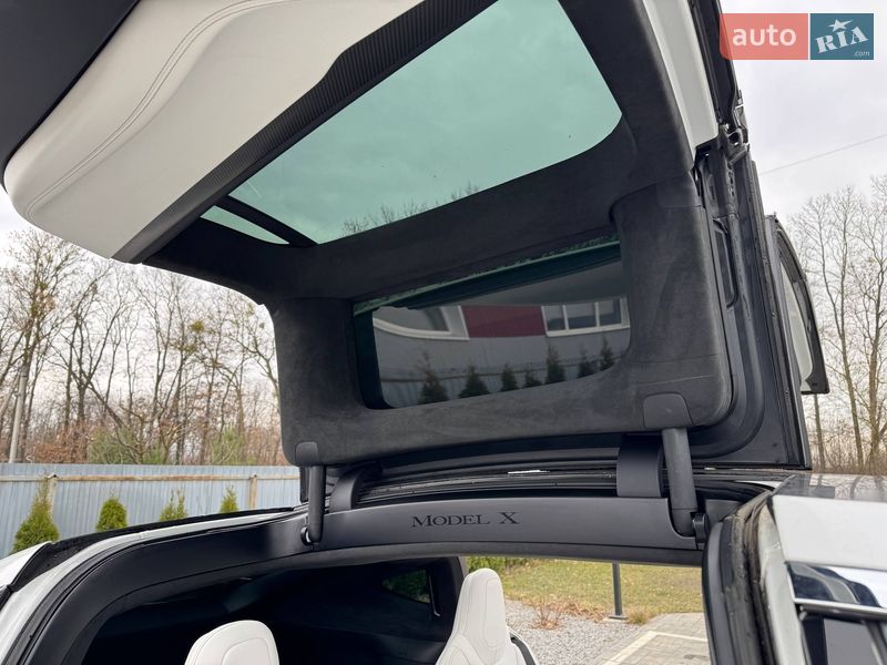 Позашляховик / Кросовер Tesla Model X 2016 в Луцьку