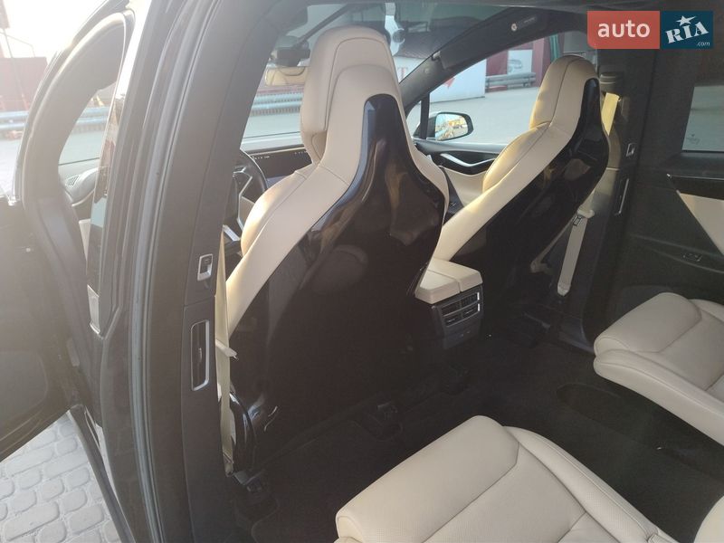 Позашляховик / Кросовер Tesla Model X 2016 в Львові фото 16 Позашляховик / Кросовер Tesla Model X 2016 в Львові