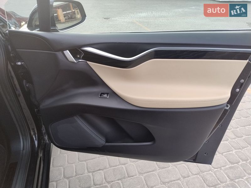 Позашляховик / Кросовер Tesla Model X 2016 в Львові фото 26 Позашляховик / Кросовер Tesla Model X 2016 в Львові