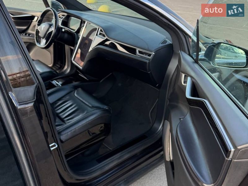 Внедорожник / Кроссовер Tesla Model X 2016 в Киеве