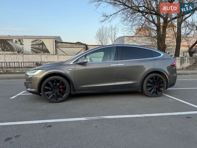 Позашляховик / Кросовер Tesla Model X 2016 в Києві