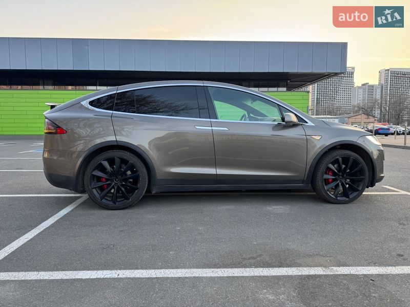Внедорожник / Кроссовер Tesla Model X 2016 в Киеве