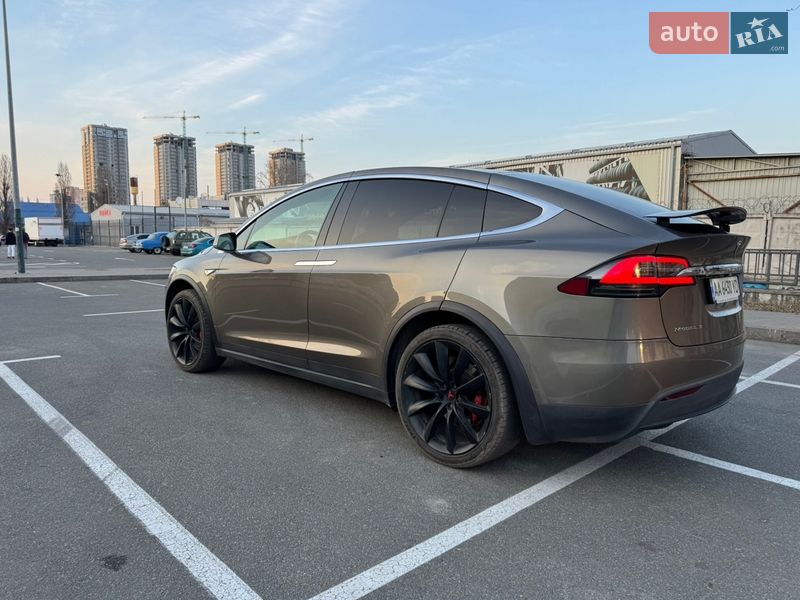 Позашляховик / Кросовер Tesla Model X 2016 в Києві
