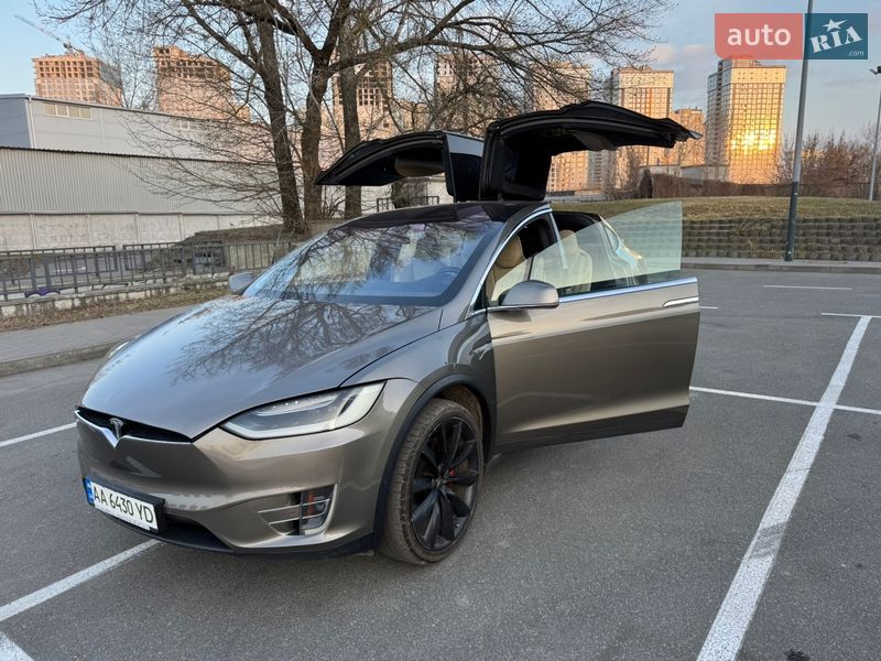 Внедорожник / Кроссовер Tesla Model X 2016 в Киеве