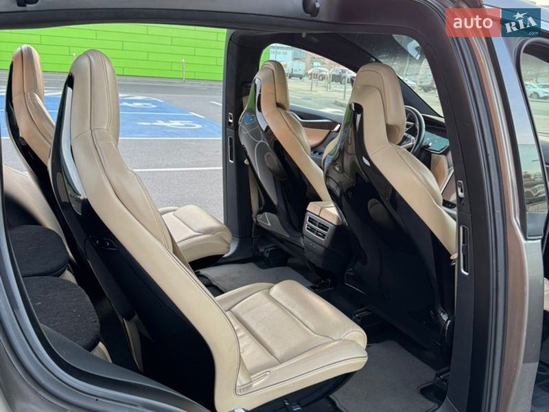 Позашляховик / Кросовер Tesla Model X 2016 в Києві