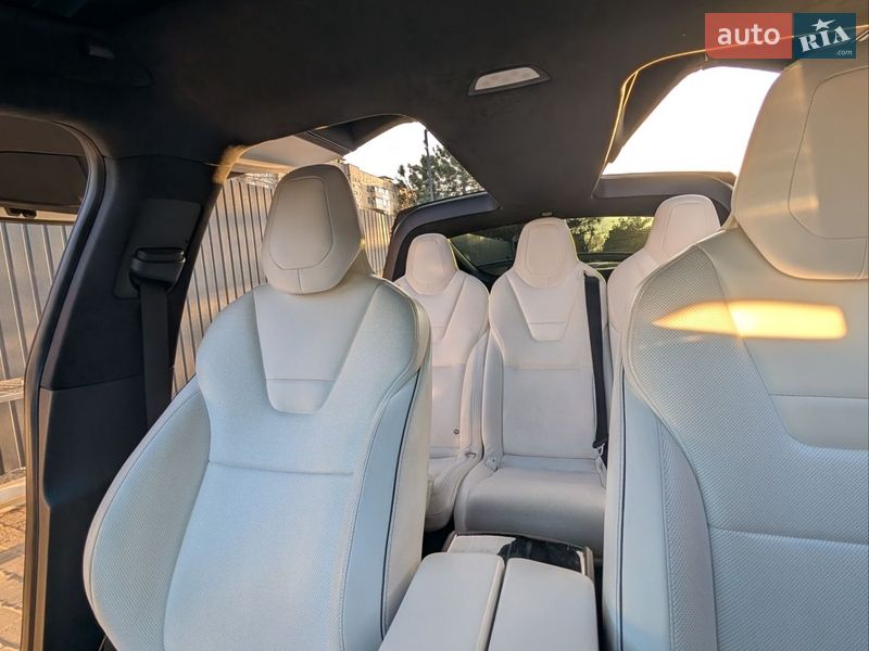 Внедорожник / Кроссовер Tesla Model X 2017 в Днепре фото 16 Внедорожник / Кроссовер Tesla Model X 2017 в Днепре