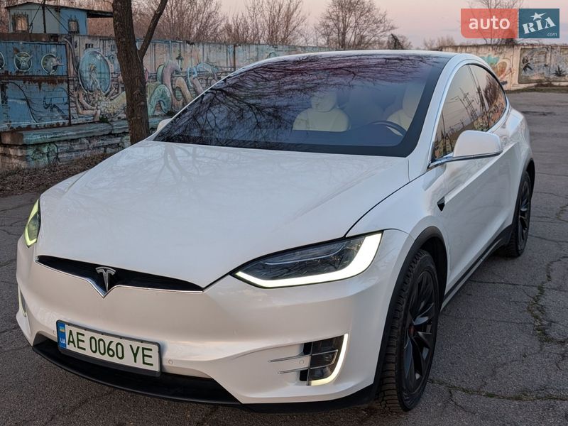Внедорожник / Кроссовер Tesla Model X 2017 в Днепре фото 26 Внедорожник / Кроссовер Tesla Model X 2017 в Днепре