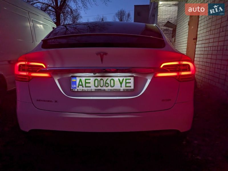 Внедорожник / Кроссовер Tesla Model X 2017 в Днепре фото 40 Внедорожник / Кроссовер Tesla Model X 2017 в Днепре