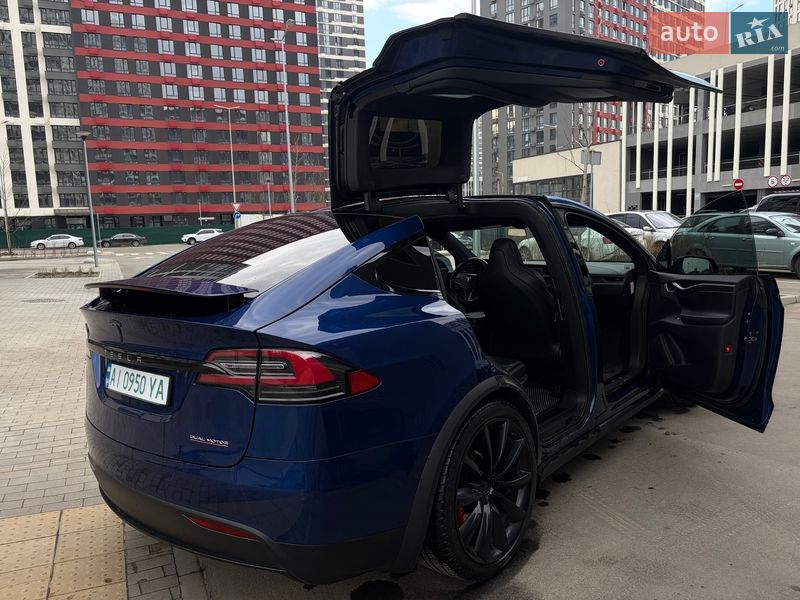Внедорожник / Кроссовер Tesla Model X 2019 в Киеве