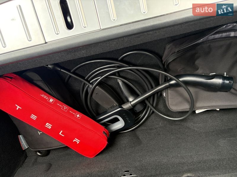Внедорожник / Кроссовер Tesla Model X 2019 в Киеве