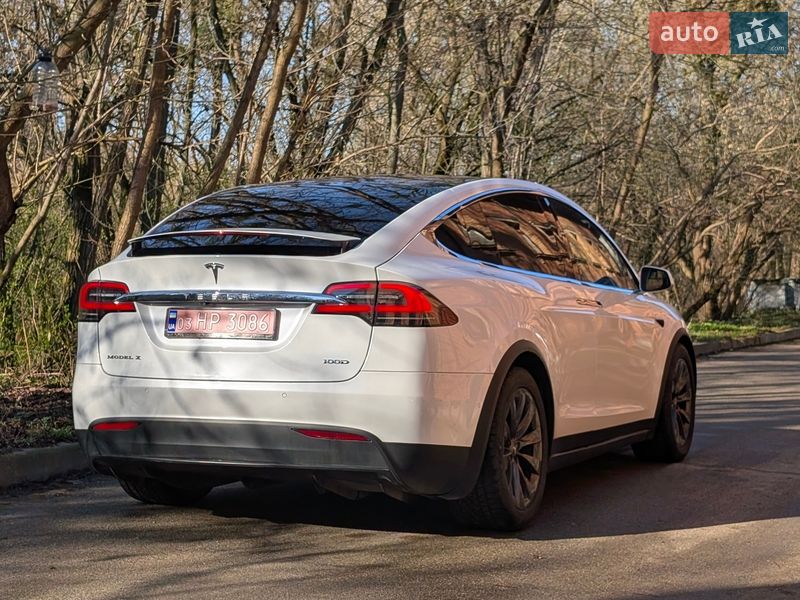 Позашляховик / Кросовер Tesla Model X 2017 в Києві