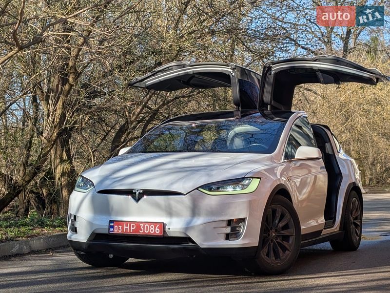 Позашляховик / Кросовер Tesla Model X 2017 в Києві