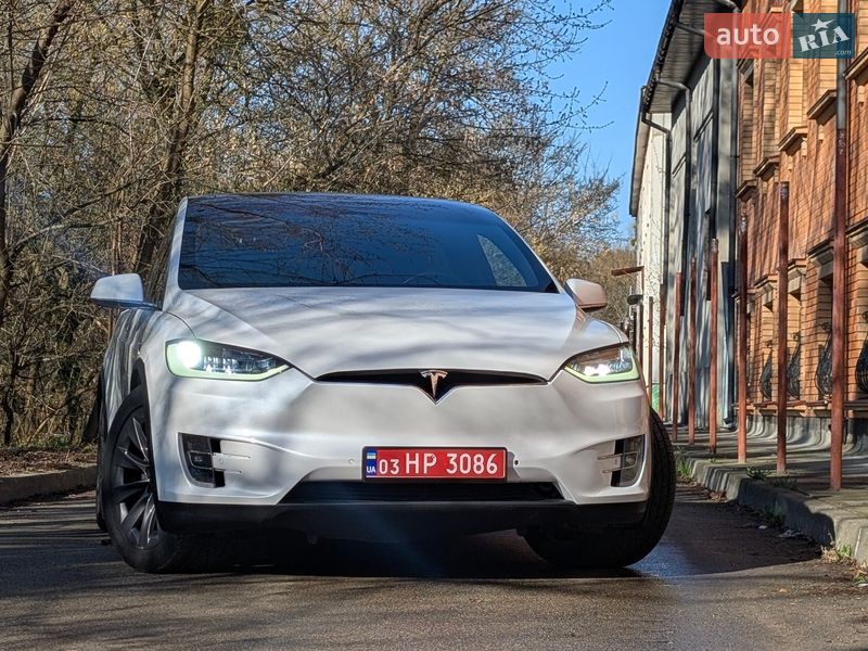 Позашляховик / Кросовер Tesla Model X 2017 в Києві