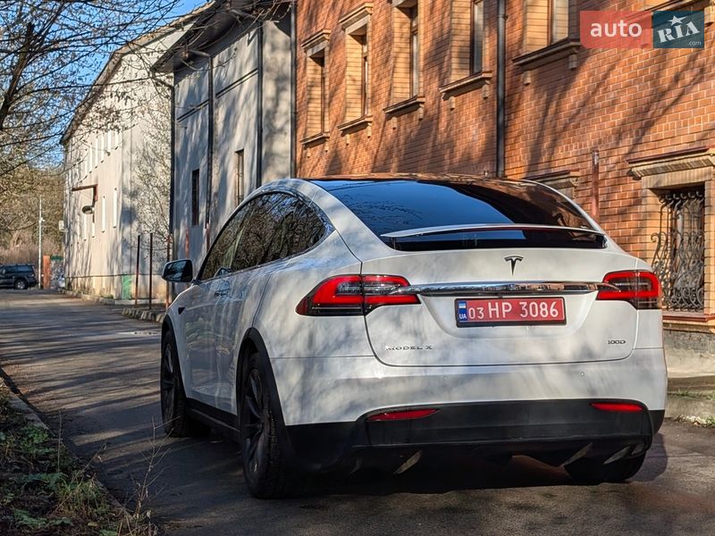 Позашляховик / Кросовер Tesla Model X 2017 в Києві