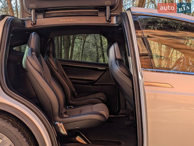 Позашляховик / Кросовер Tesla Model X 2017 в Києві