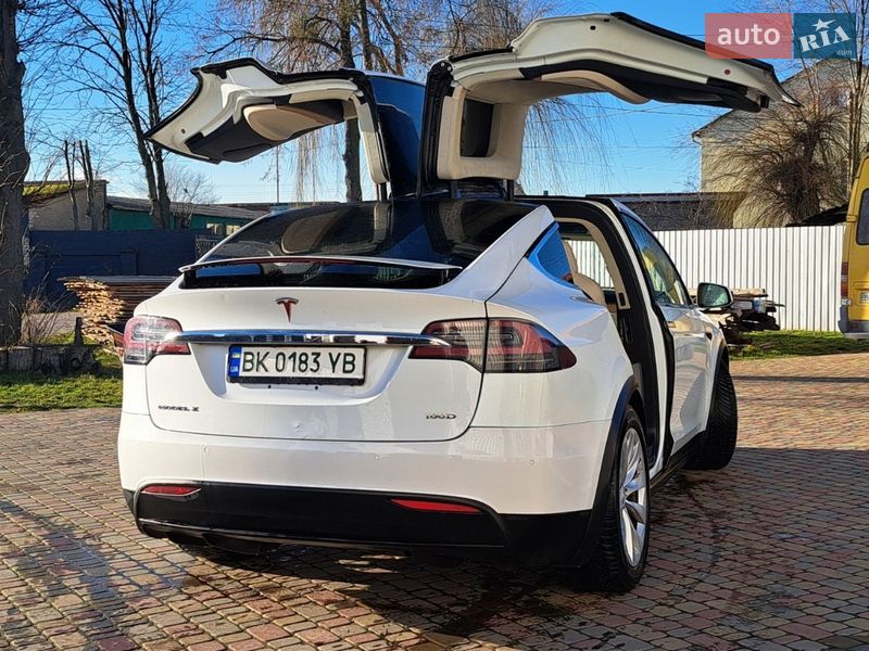 Позашляховик / Кросовер Tesla Model X 2018 в Костопілі