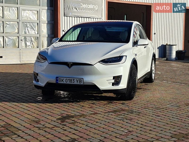 Позашляховик / Кросовер Tesla Model X 2018 в Костопілі