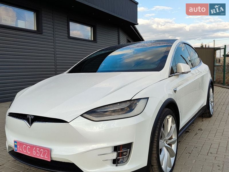 Внедорожник / Кроссовер Tesla Model X 2017 в Сарнах