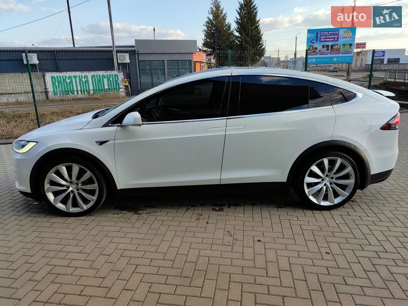 Внедорожник / Кроссовер Tesla Model X 2017 в Сарнах