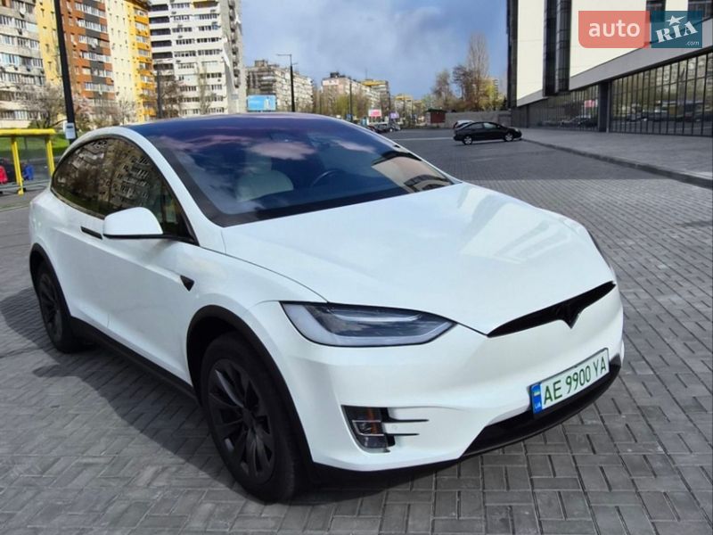 Позашляховик / Кросовер Tesla Model X 2017 в Дніпрі