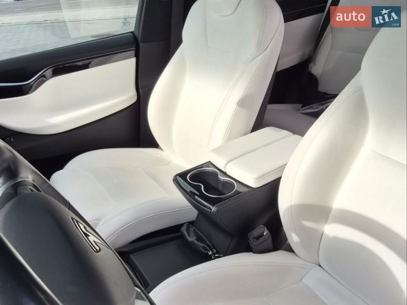 Позашляховик / Кросовер Tesla Model X 2017 в Дніпрі