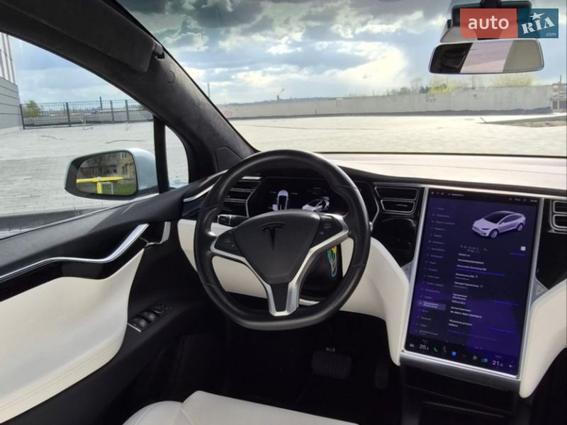 Позашляховик / Кросовер Tesla Model X 2017 в Дніпрі