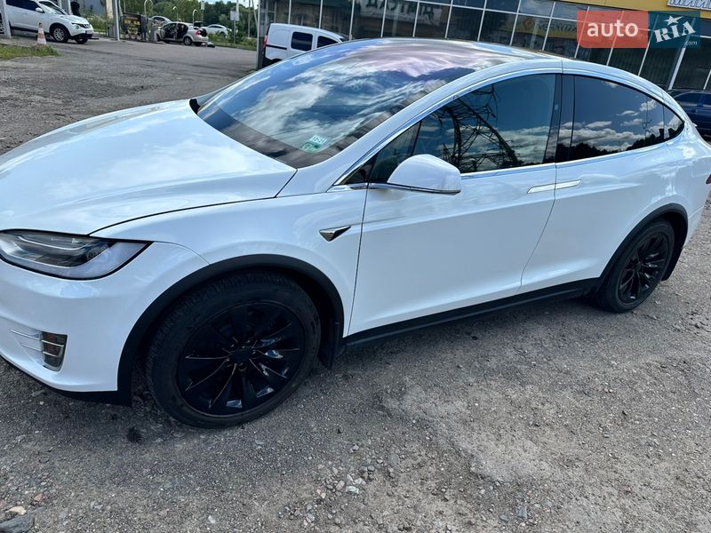 Позашляховик / Кросовер Tesla Model X 2019 в Києві