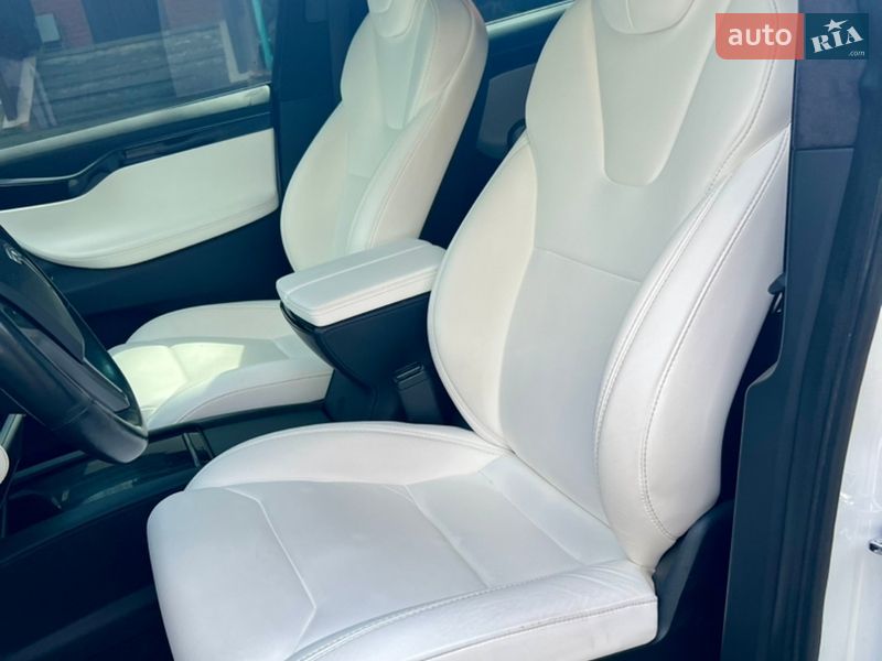 Внедорожник / Кроссовер Tesla Model X 2018 в Валках